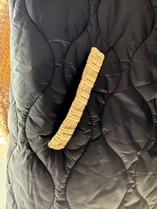 Veronica Beard Barrows Quilted Navy Hooded Vest w/ Cream Cable Knit Sleeves Sz M - Picture 4 of 5